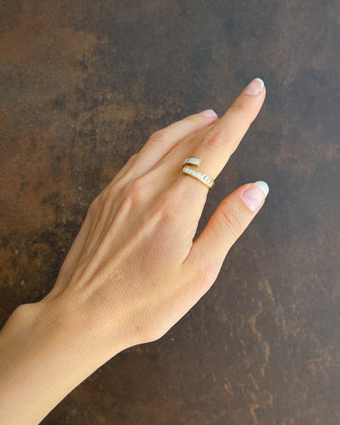 AMANDA SHELL AND DIMOND SPIRAL RING 18K GOLD - STUDIO JO STORE